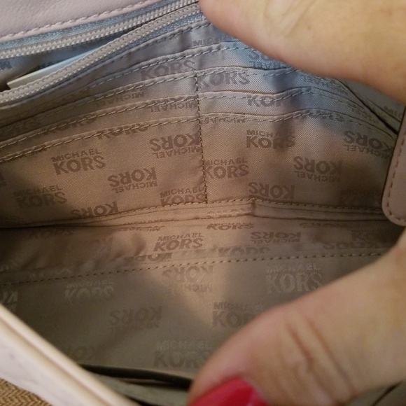 Michael Kors Hamilton Pink Quilted Leathe - Picture 5 of 6